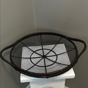 VTG Farmhouse-Style Metal Wire Bamboo on Handles, Rim Bread Basket Brown/Bkac